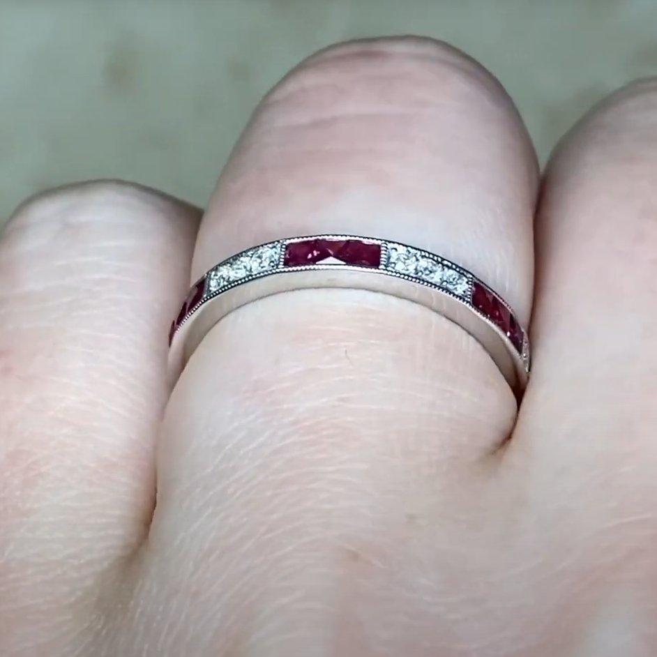 Bracelet en platine Rubis taille française (environ 0,40 carats) et diamant rond taille brillant Excellent état - En vente à New York, NY