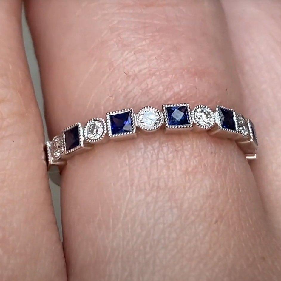 Taille ronde Bague en diamants (environ 0,10 carat) et saphirs naturels (environ 0,20 carat) en vente