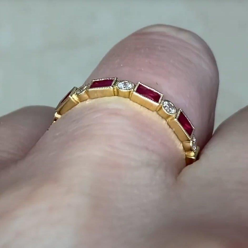 Rubini naturali (circa 0,30 carati) e diamanti (circa 0,10 carati), oro giallo In condizioni ottime in vendita a New York, NY