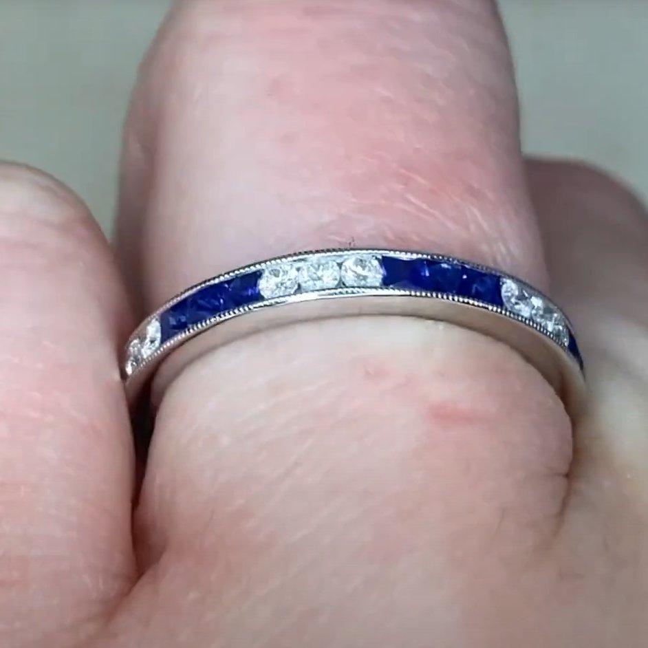 Taille ronde Bague en platine avec diamants d'environ 0,4 carat et saphirs naturels d'environ 0,70 carat en vente
