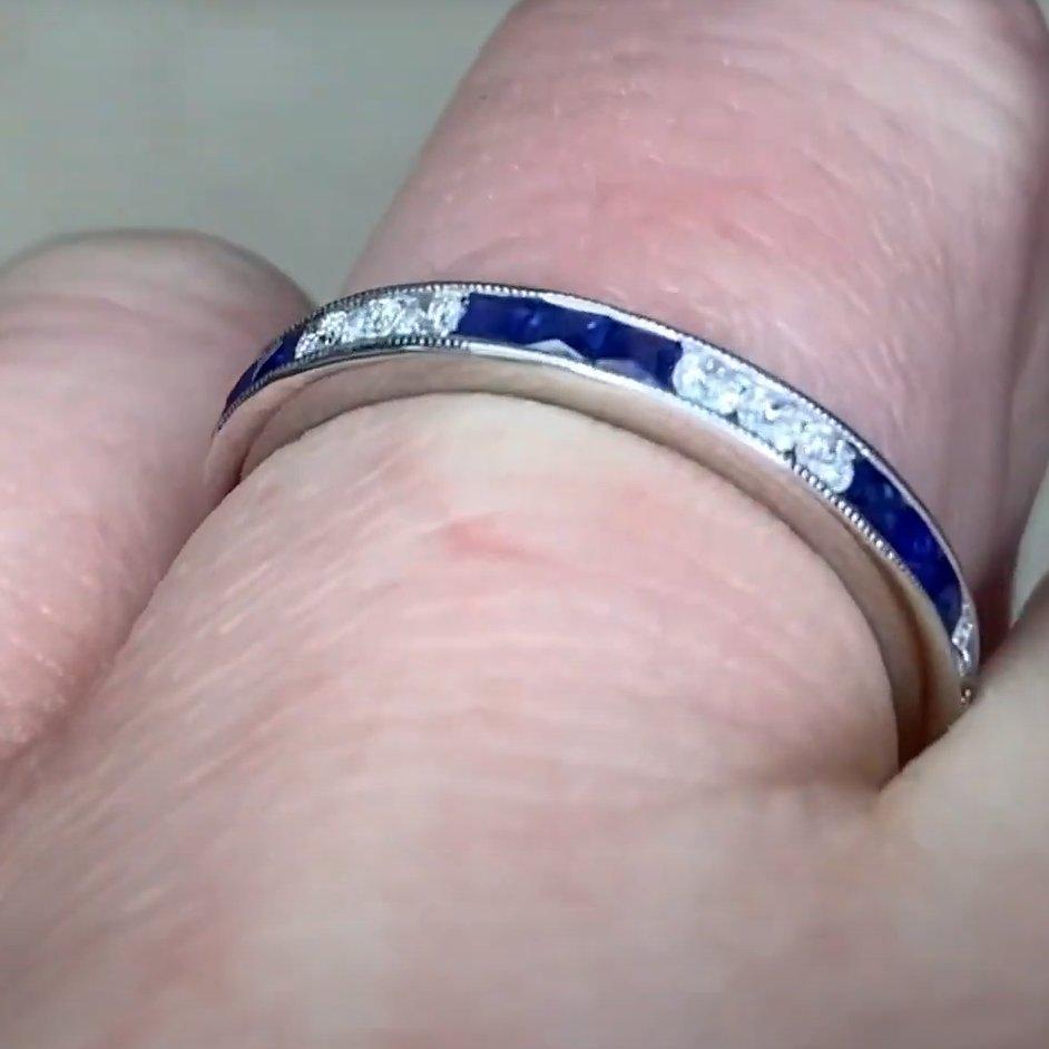 Bague en platine avec diamants d'environ 0,4 carat et saphirs naturels d'environ 0,70 carat Excellent état - En vente à New York, NY