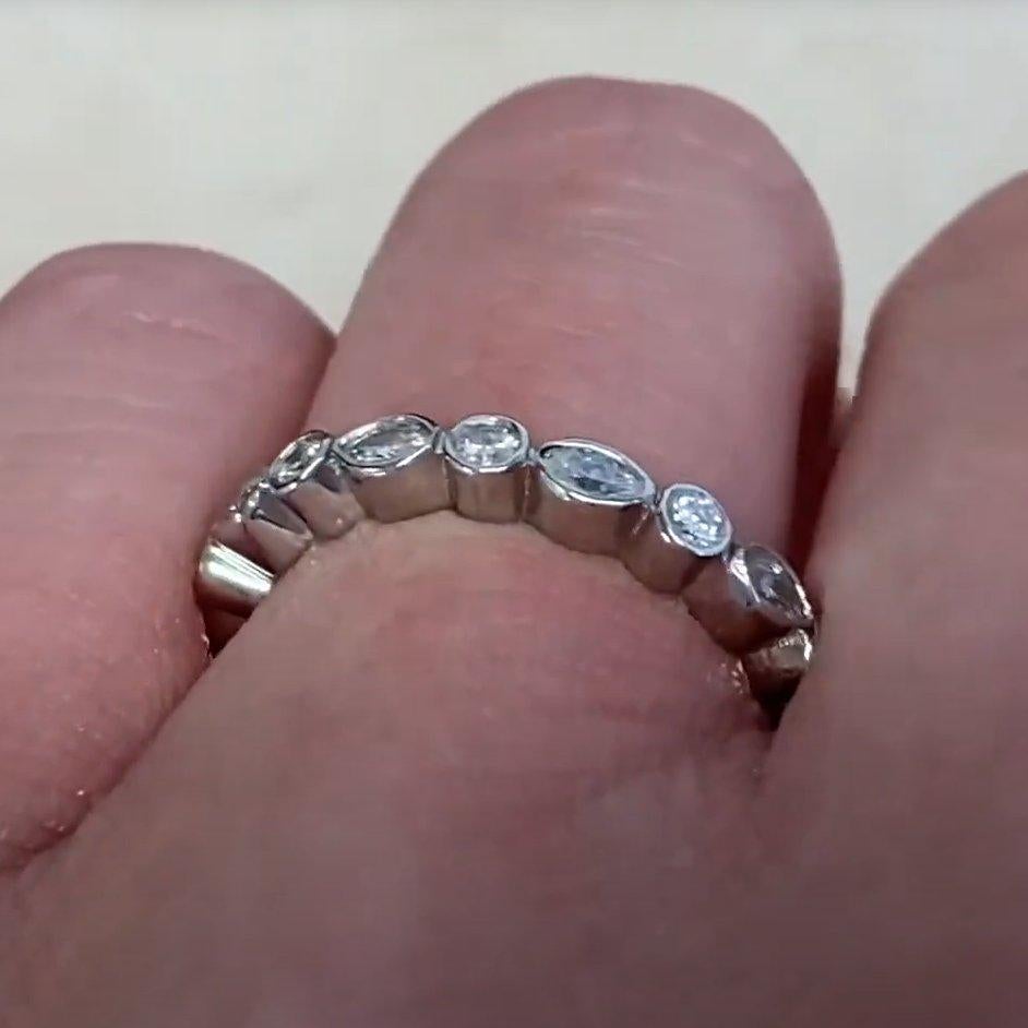 Taille ronde Bracelet d'éternité en diamant taillé en marquise et en diamant rond taillé en brillant (environ 0,70 carats) en vente