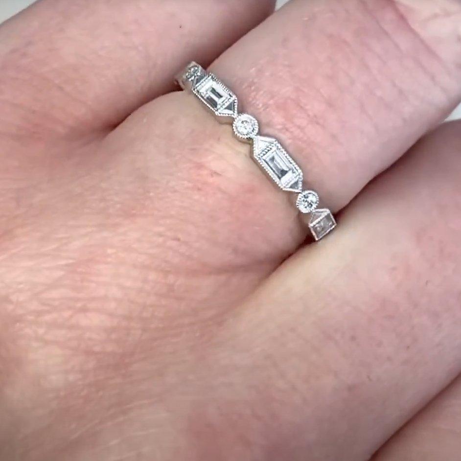 Donna Fascia Eternity con diamanti rotondi e taglio baguette (circa 0,56 carati), platino in vendita
