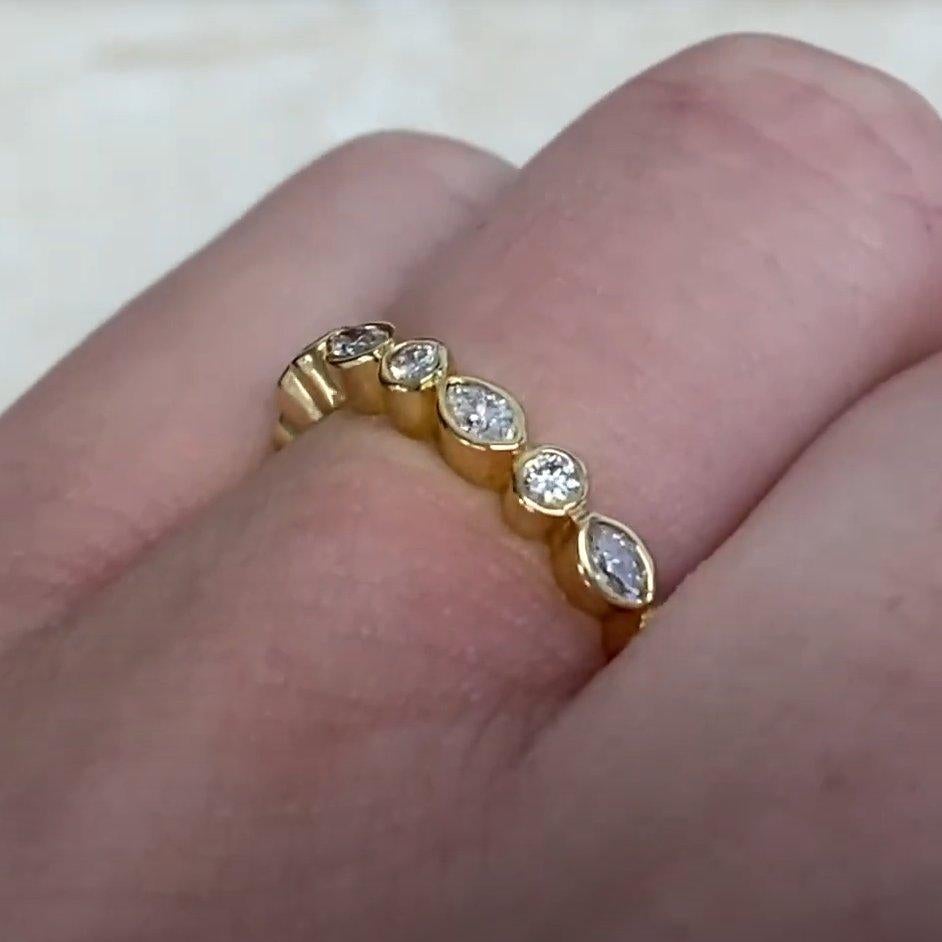 Fascia di diamanti rotondi a taglio brillante e marquise (circa 0,70 carati) in oro giallo 18 carati In condizioni ottime in vendita a New York, NY