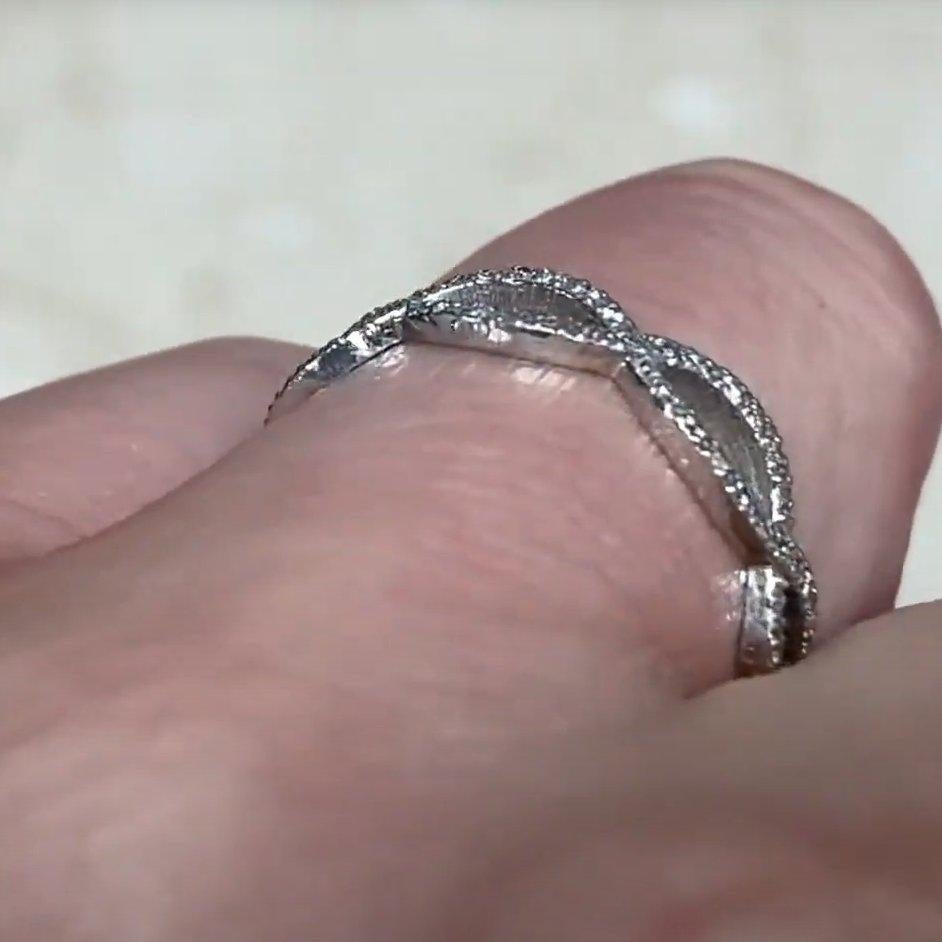 Diamond Band Intertwining Row (Approx. 0.6-Carats), H-I Color, Platinum In Excellent Condition For Sale In New York, NY