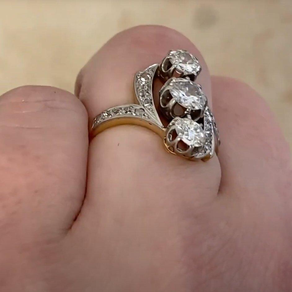 Taglio antico europeo Anello antico (circa 0,5 carati) con tre pietre di diamante, platino e oro giallo 18 carati in vendita