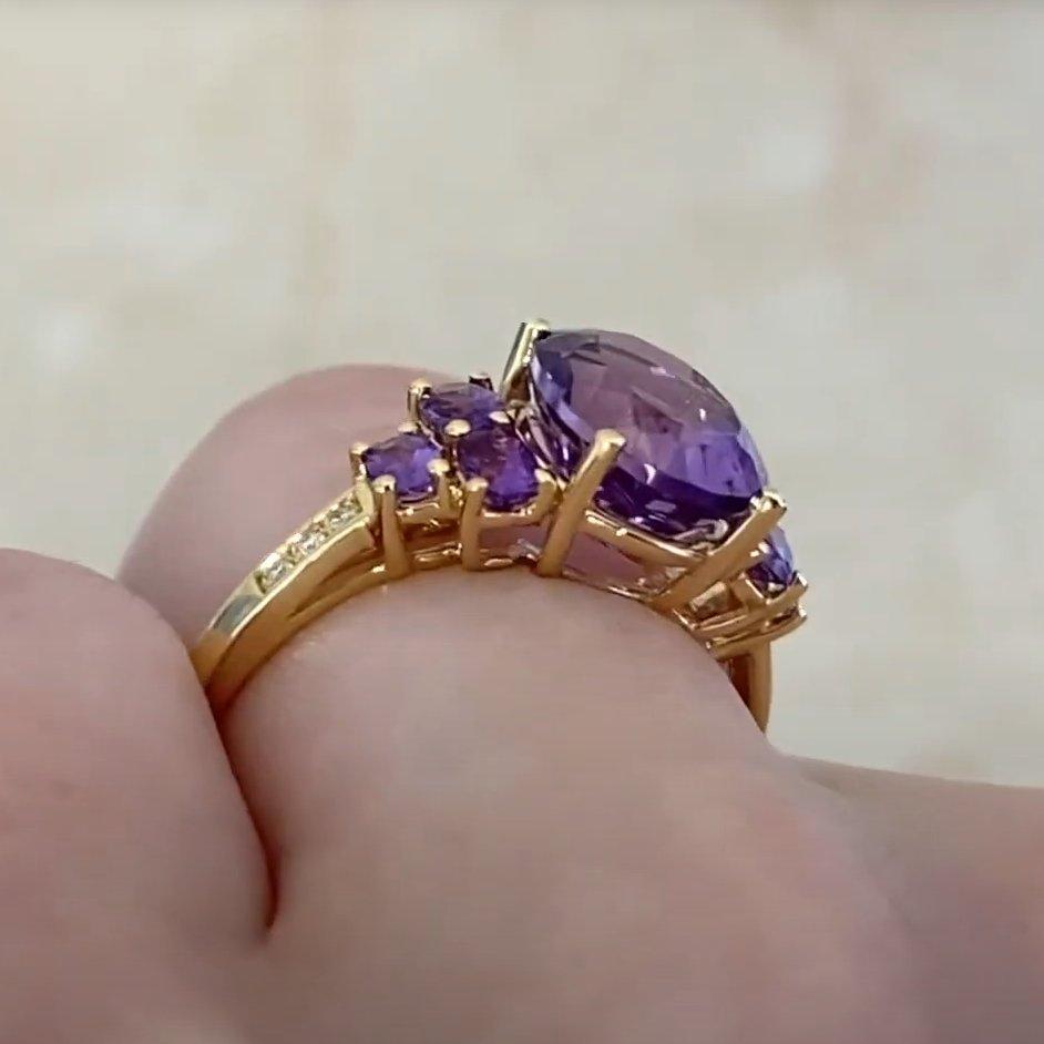 Taille ovale Bague cocktail en or jaune 18 carats avec améthyste taille ovale (environ 3,30 carats) en vente