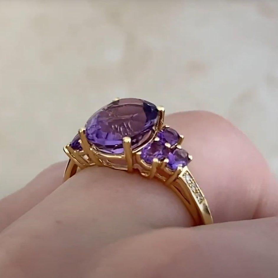 Bague cocktail en or jaune 18 carats avec améthyste taille ovale (environ 3,30 carats) Excellent état - En vente à New York, NY