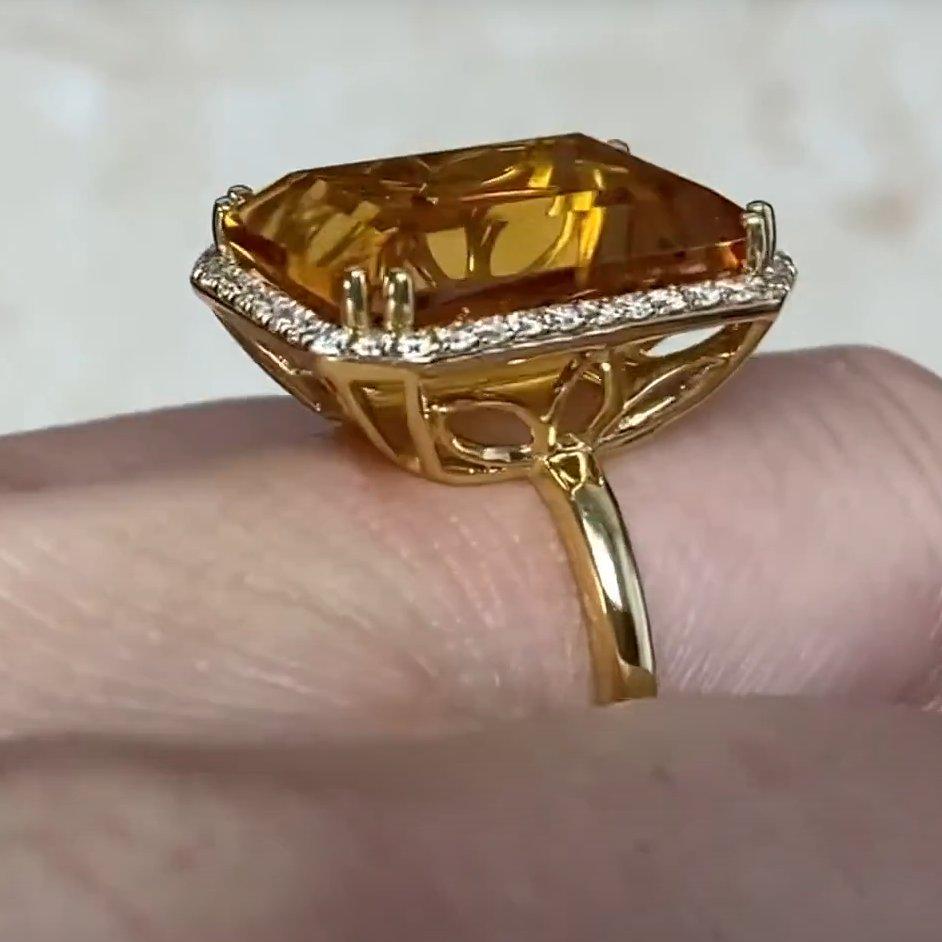 Bague halo de citrine naturelle taille émeraude (environ 11,30 carats), or jaune 18 carats Pour femmes en vente