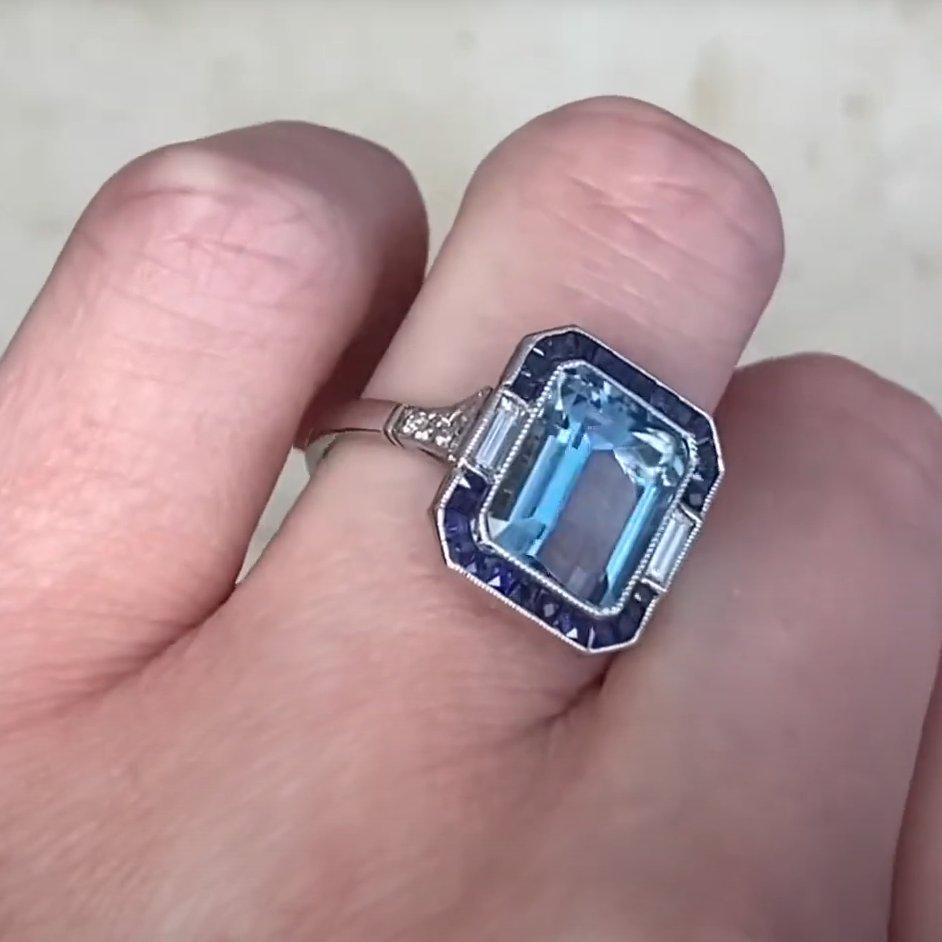 Taglio smeraldo Anello con diamante a doppio alone in platino (circa 3,4 carati) Acquamarina taglio smeraldo in vendita