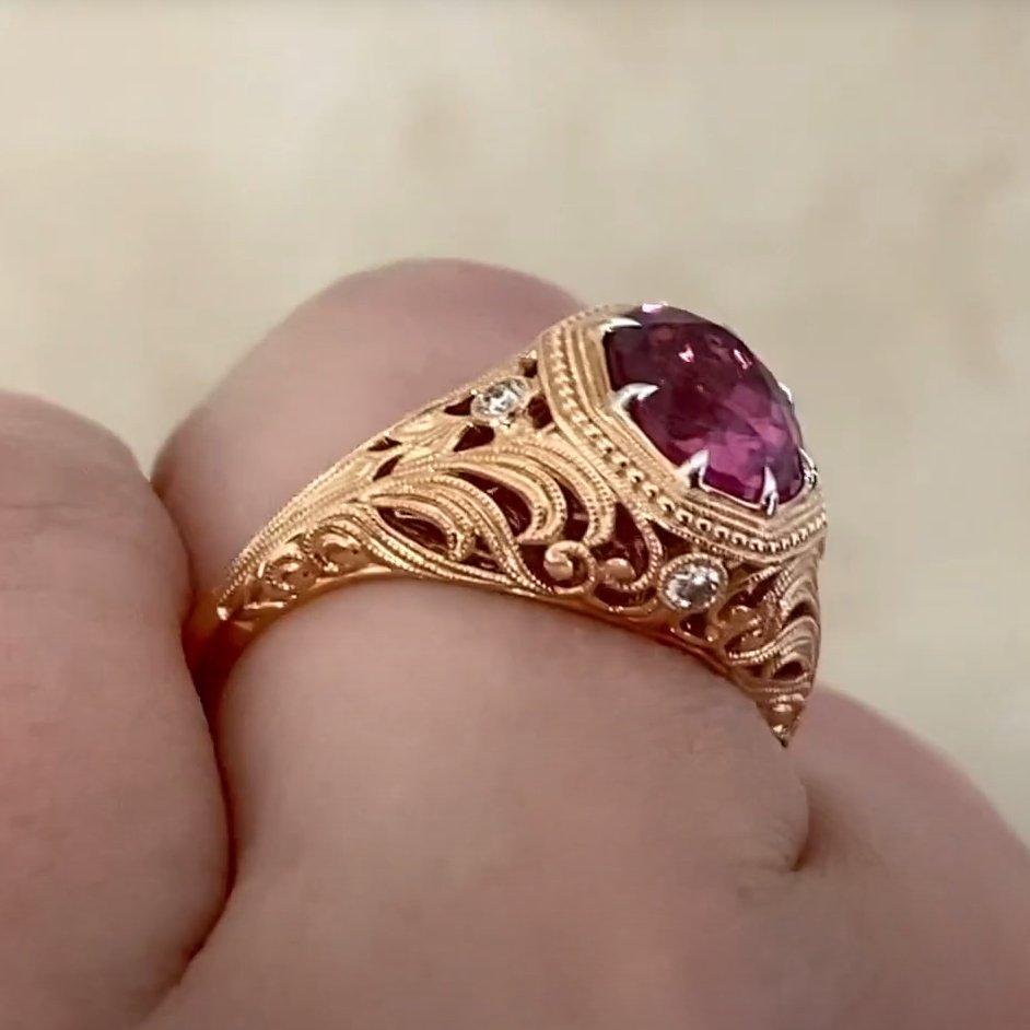 Taille ovale Bague en platine et or rose 18 carats avec tourmaline rose de taille ovale (environ 2,00 carats) en vente