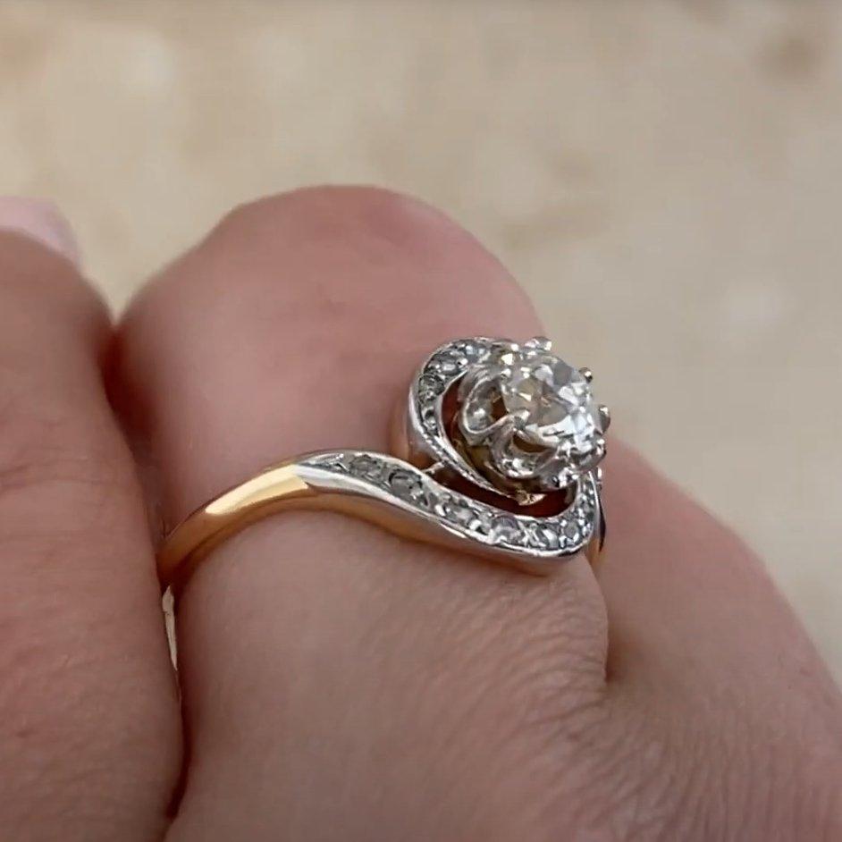 Taglio antico europeo Anello di fidanzamento con diamante antico (circa 0,60 carati), platino e oro giallo 18 carati in vendita