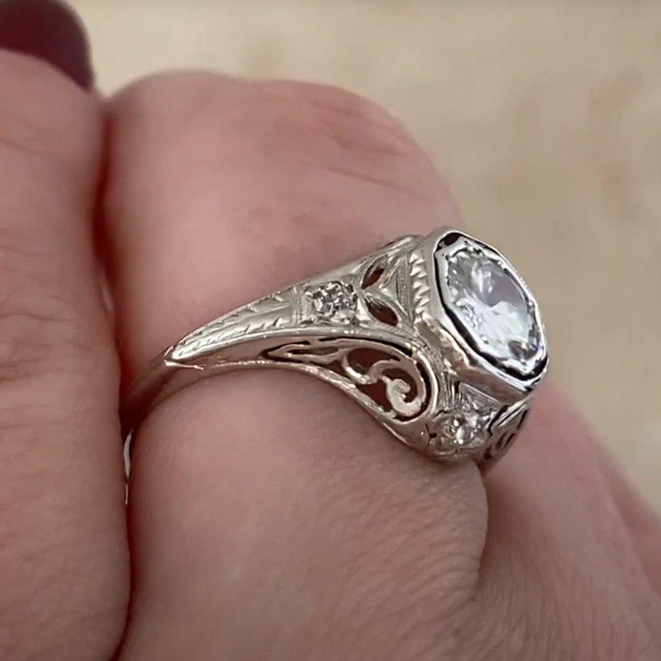 Taille vieille Europe Bague de fiançailles ancienne en platine avec diamant taille européenne ancienne (environ 0.70 carat) en vente
