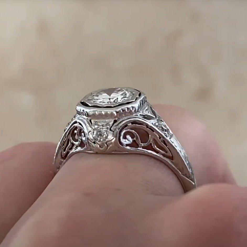 Bague de fiançailles ancienne en platine avec diamant taille européenne ancienne (environ 0.70 carat) Excellent état - En vente à New York, NY