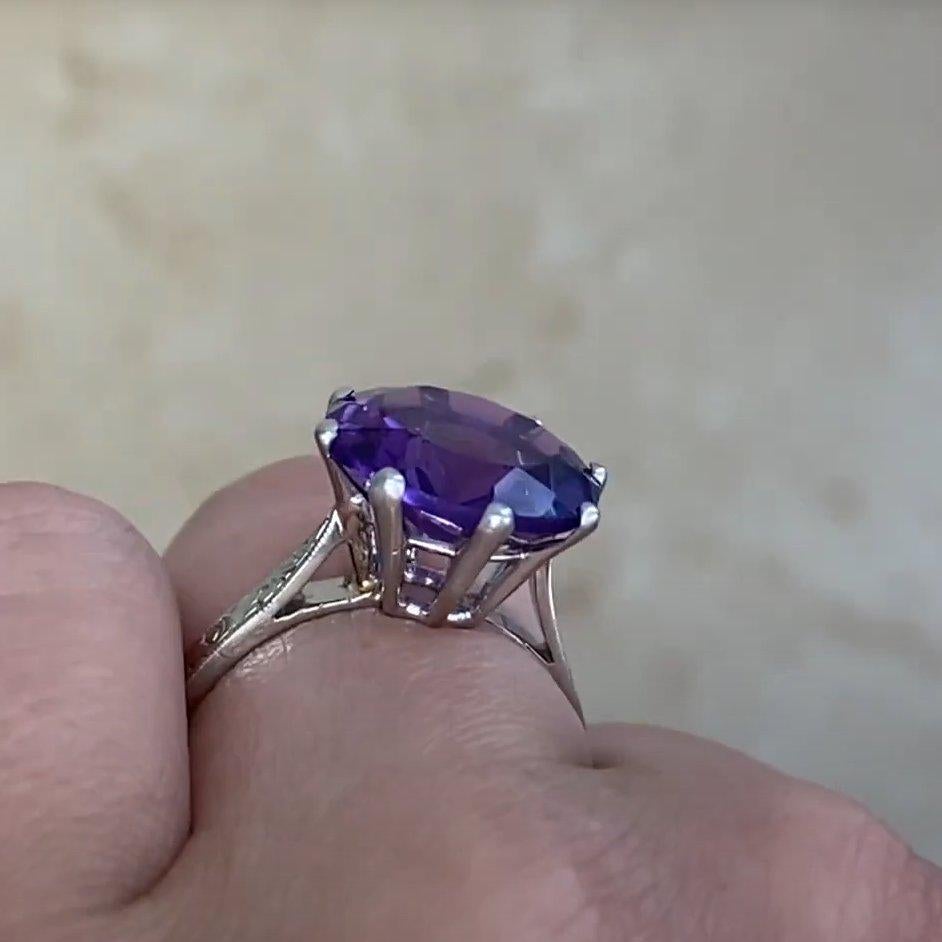 Bague cocktail ancienne en platine avec améthyste taille ronde (environ 4.50 carats) Excellent état - En vente à New York, NY