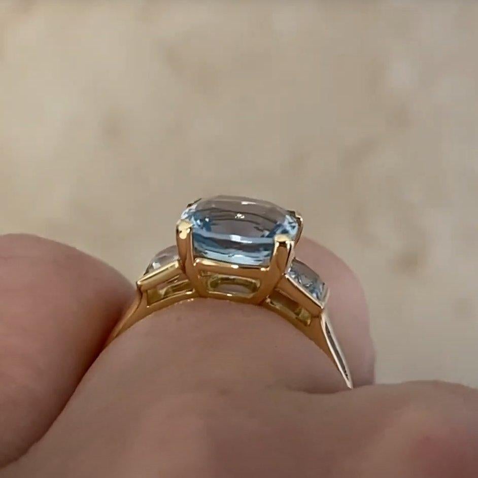 Bague de fiançailles en or jaune 18 carats avec aigue-marine taille coussin (environ 1,90 carat) Excellent état - En vente à New York, NY