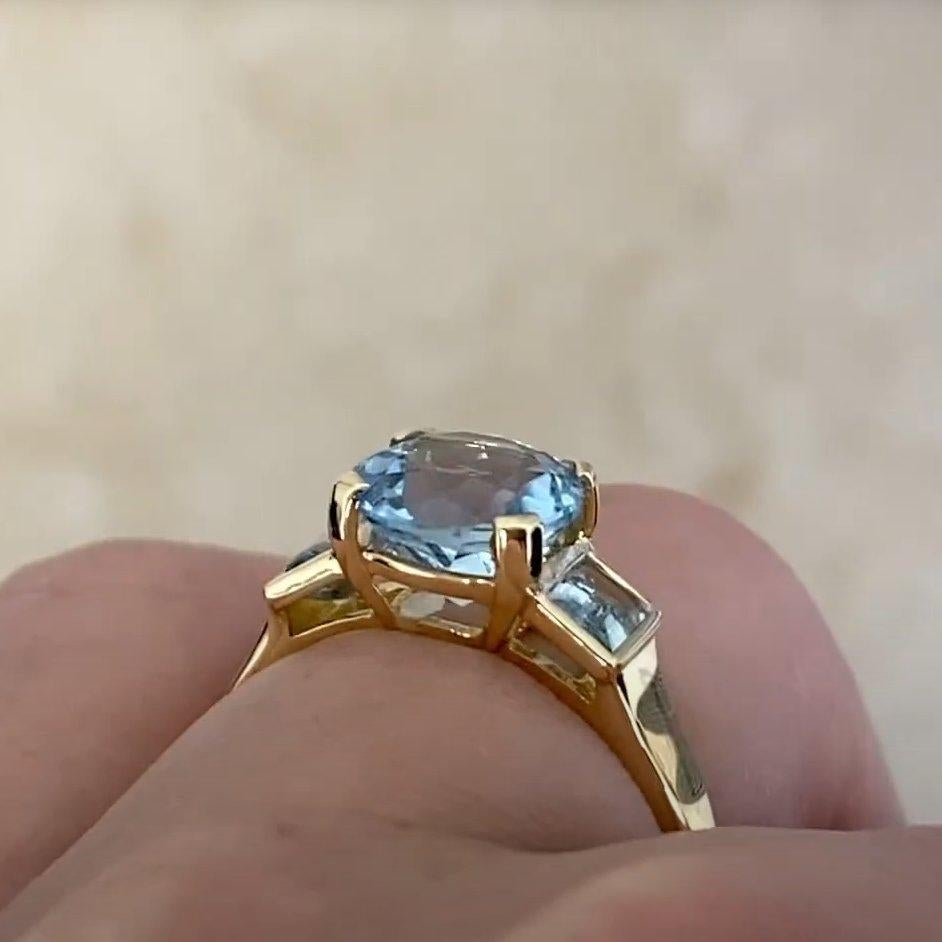 Bague de fiançailles en or jaune 18 carats avec aigue-marine de taille ronde (environ 1,9 carat) Pour femmes en vente