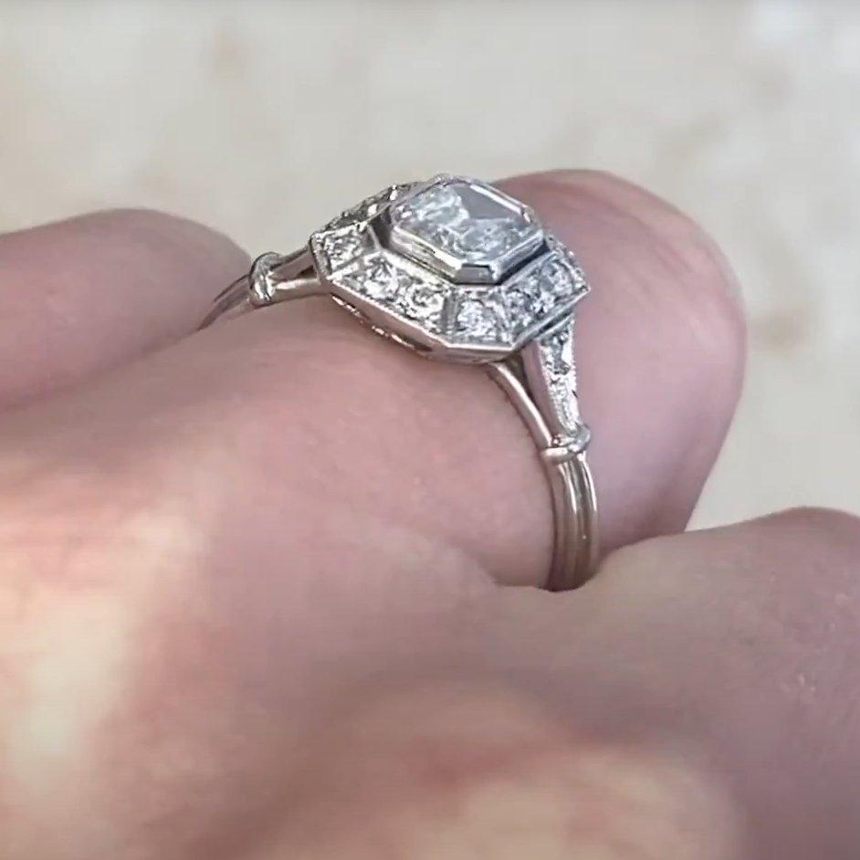 Bague de fiançailles avec halo de diamants taille émeraude (GIA approx. 0,70 carats), platine Pour femmes en vente