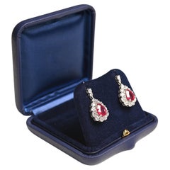 Boucles d'oreilles pendantes en platine avec rubis (environ 3,40 carats) et diamants
