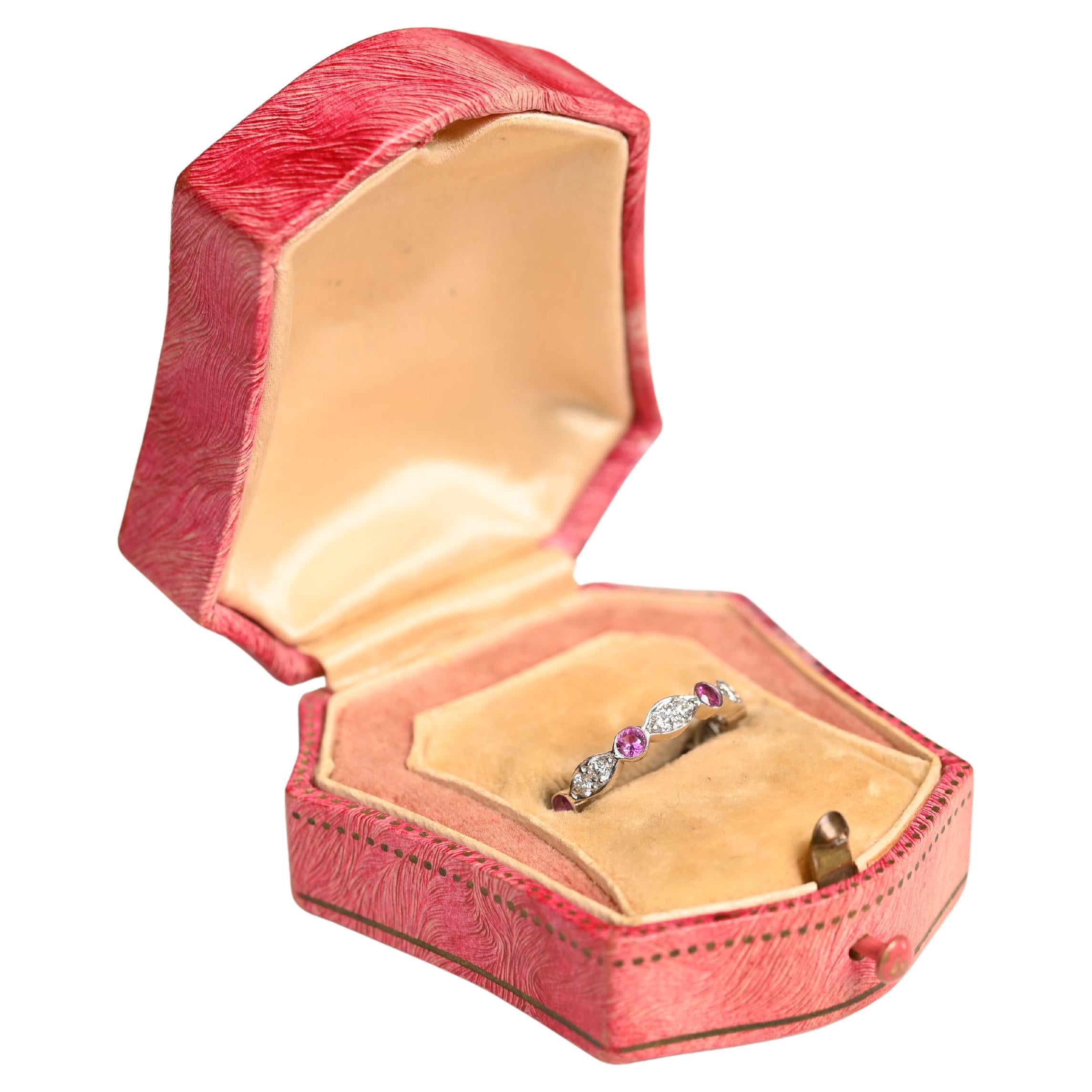 Tiffany & Co. Sortija de diamantes (aprox. 0,20 quilates) y zafiros con dibujo alterno