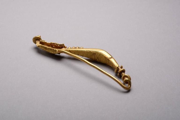 Ancient Roman Celtic La Tene Gold Brooch For Sale at 1stDibs