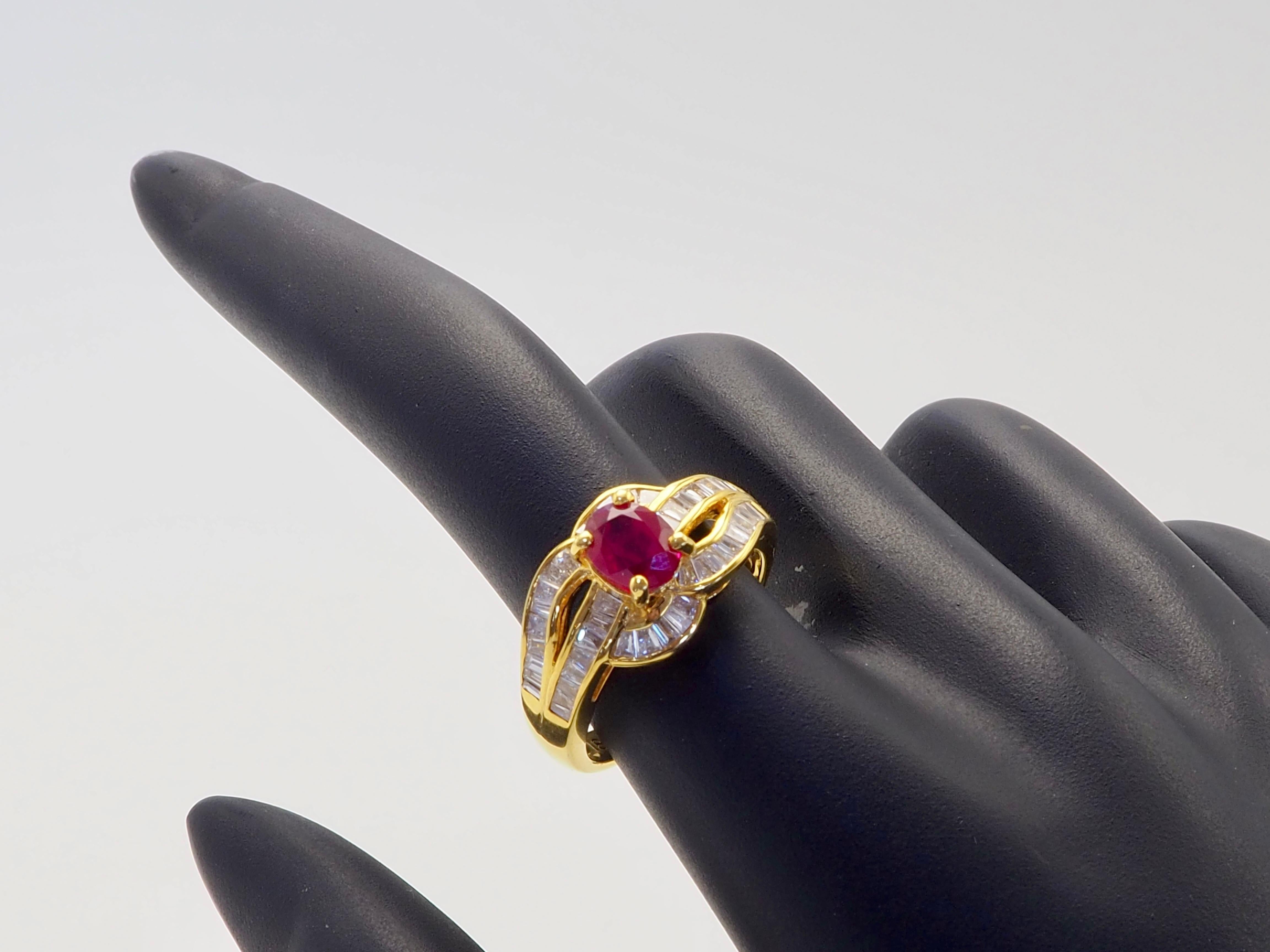 Bague en or 18 carats 1,26ct Rubis rouge ovale Myanmar et 0,71ct Diamant baguette en vente 2