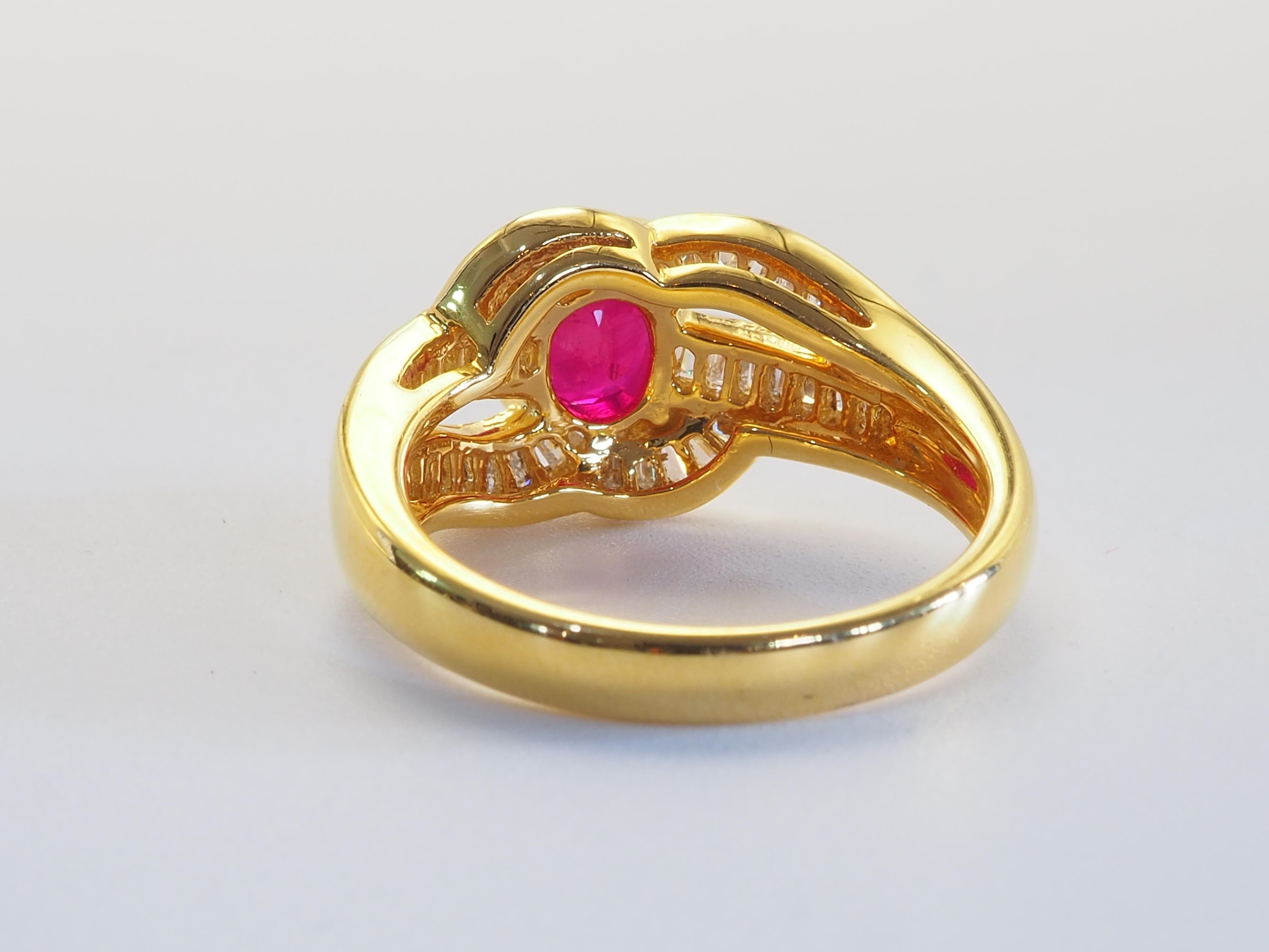 Taille ovale Bague en or 18 carats 1,26ct Rubis rouge ovale Myanmar et 0,71ct Diamant baguette en vente