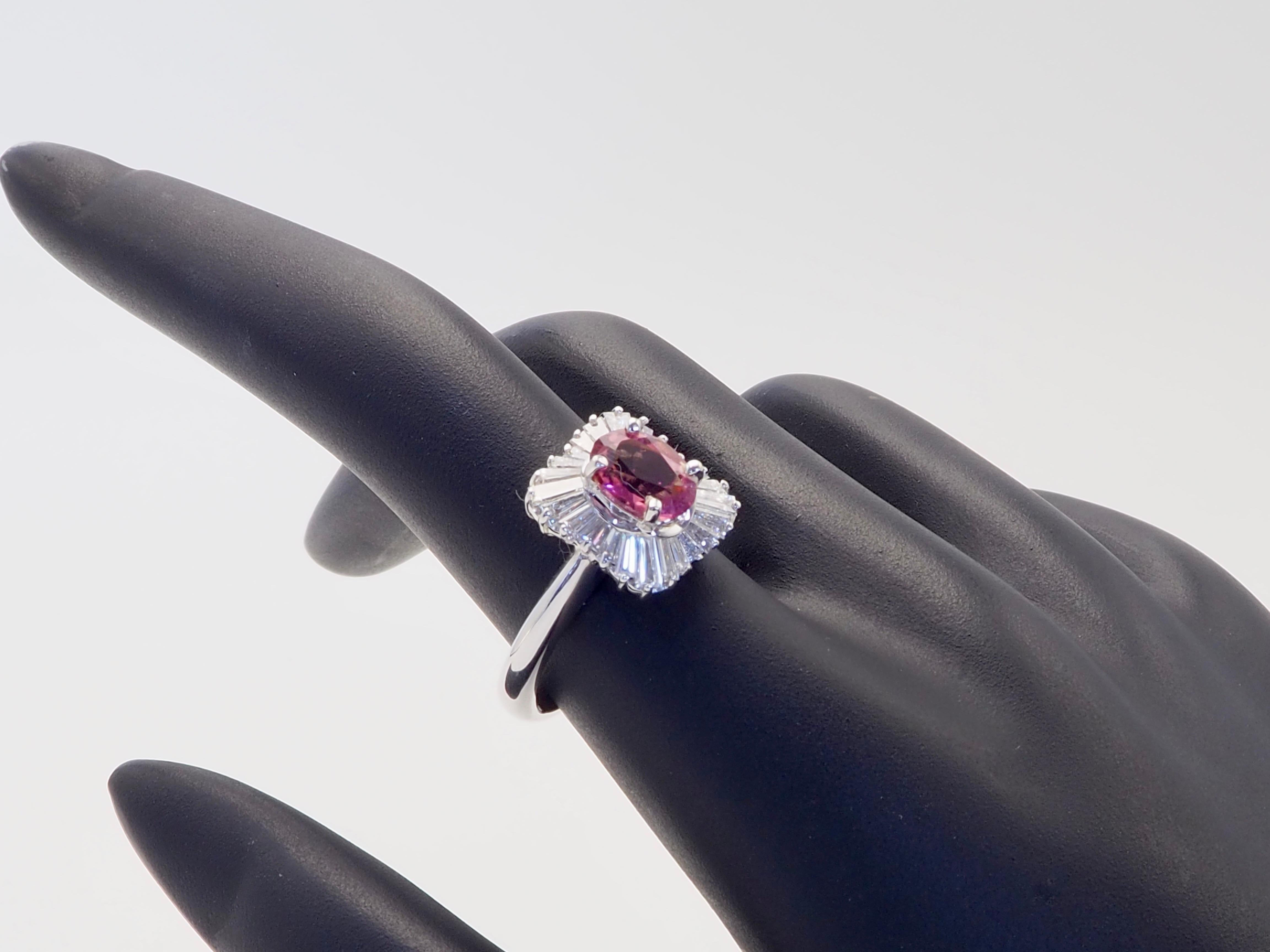 Bague en or blanc 18 carats avec tourmaline rose de 1,27 carats et diamant de 0,88 carats en vente 1