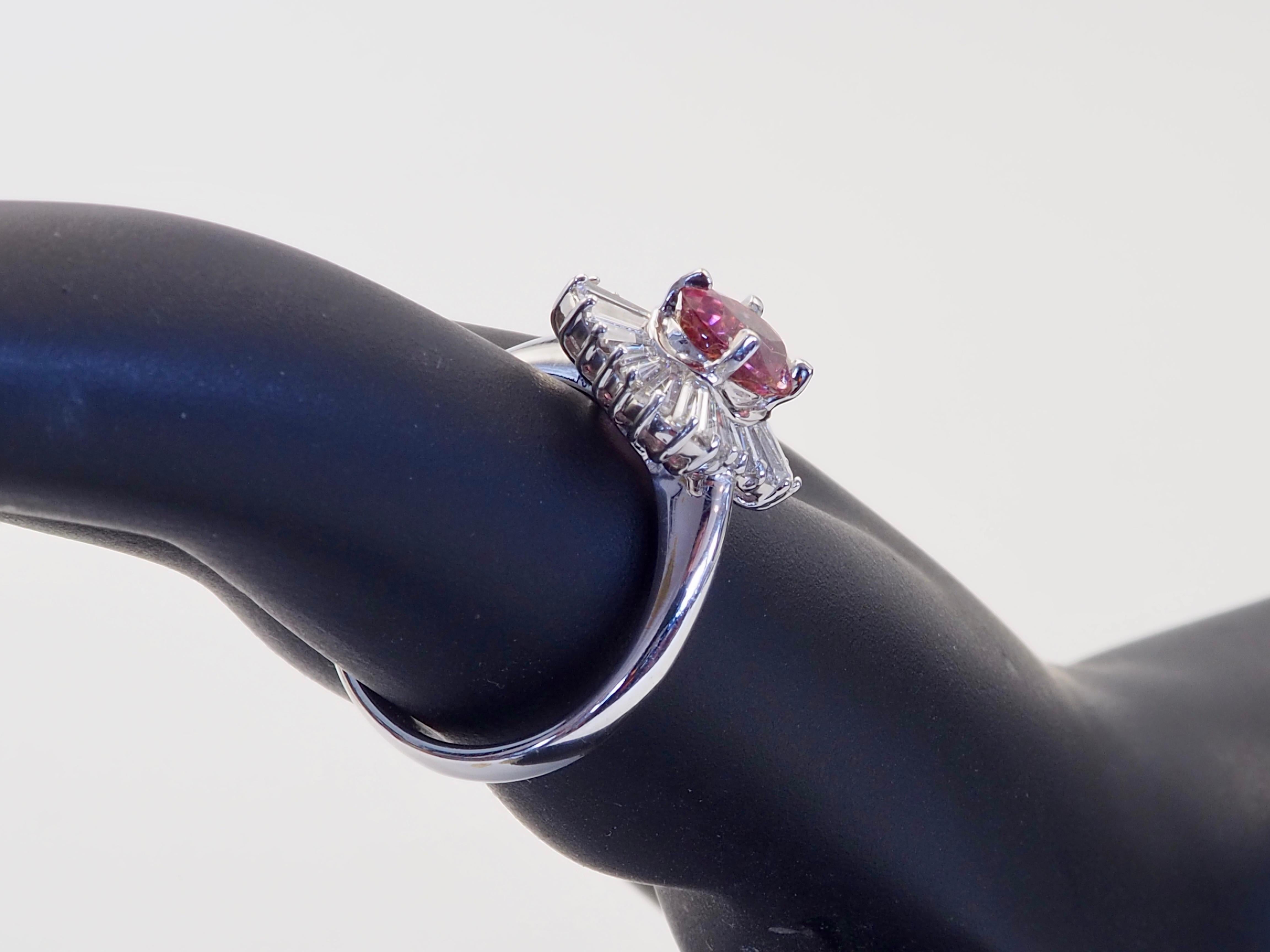 Bague en or blanc 18 carats avec tourmaline rose de 1,27 carats et diamant de 0,88 carats en vente 4