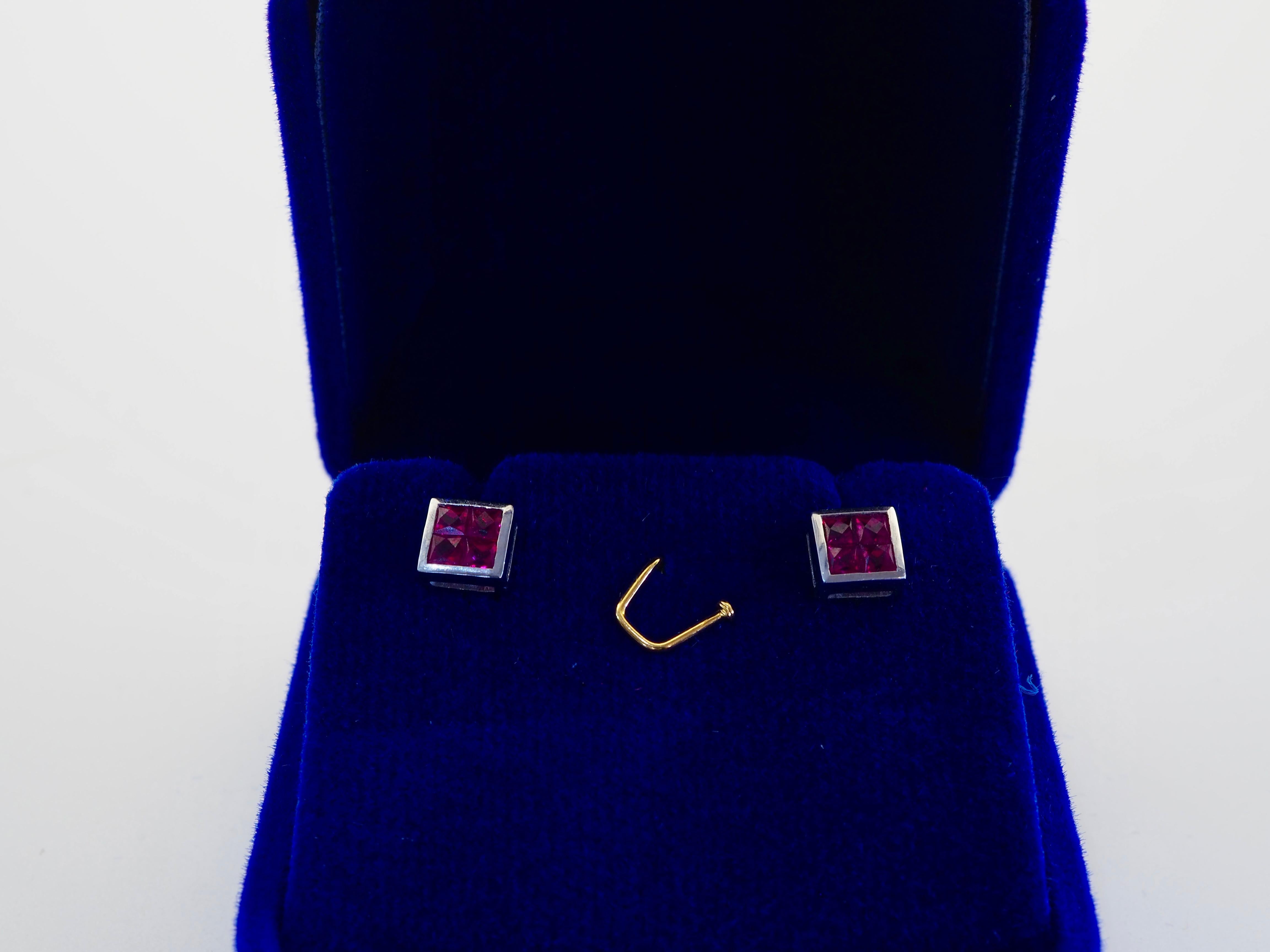 Boucles d'oreilles en or blanc 18 carats 1.30ct Squared Purplish Red Ruby Stud Ears en vente 3