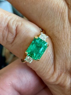 Certified 18K White Gold 2.70ct Colombian Emerald & 0.36ct Diamond Ring