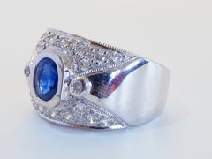 Ring aus Sterlingsilber mit blauem Saphir (1,15 Karat) und Zirkonia im Cluster-Design, gewölbte Krone, Größe 7,5 (US)