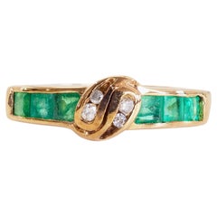 Vintage-Ring aus den 1990er Jahren aus 18-karätigem Gelbgold mit einem Smaragd von 0,60 Karat und einem Diamanten von 0,05 Karat