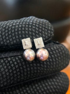 Ohrstecker aus 18-karätigem Weißgold mit einer 7,5 mm großen, glänzenden Tahiti-Perle und einem 0,08-Karat-Diamanten