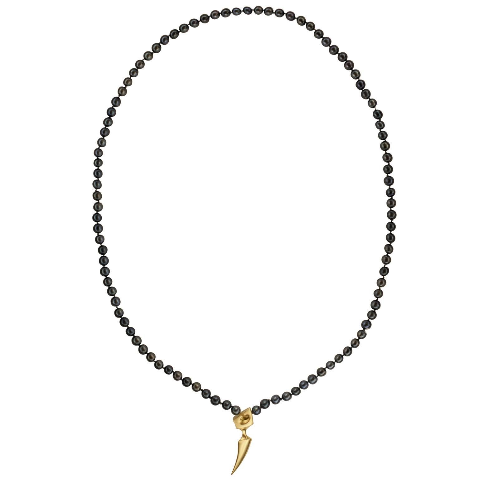 Subverting the connotations of classic pearls, this necklace teams enigmatic black pearls with the iconic Hannah Martin spur form. The fiercely sculptural 18 kt spur sits elegantly amongst the black pearls hanging over the chest, making this a