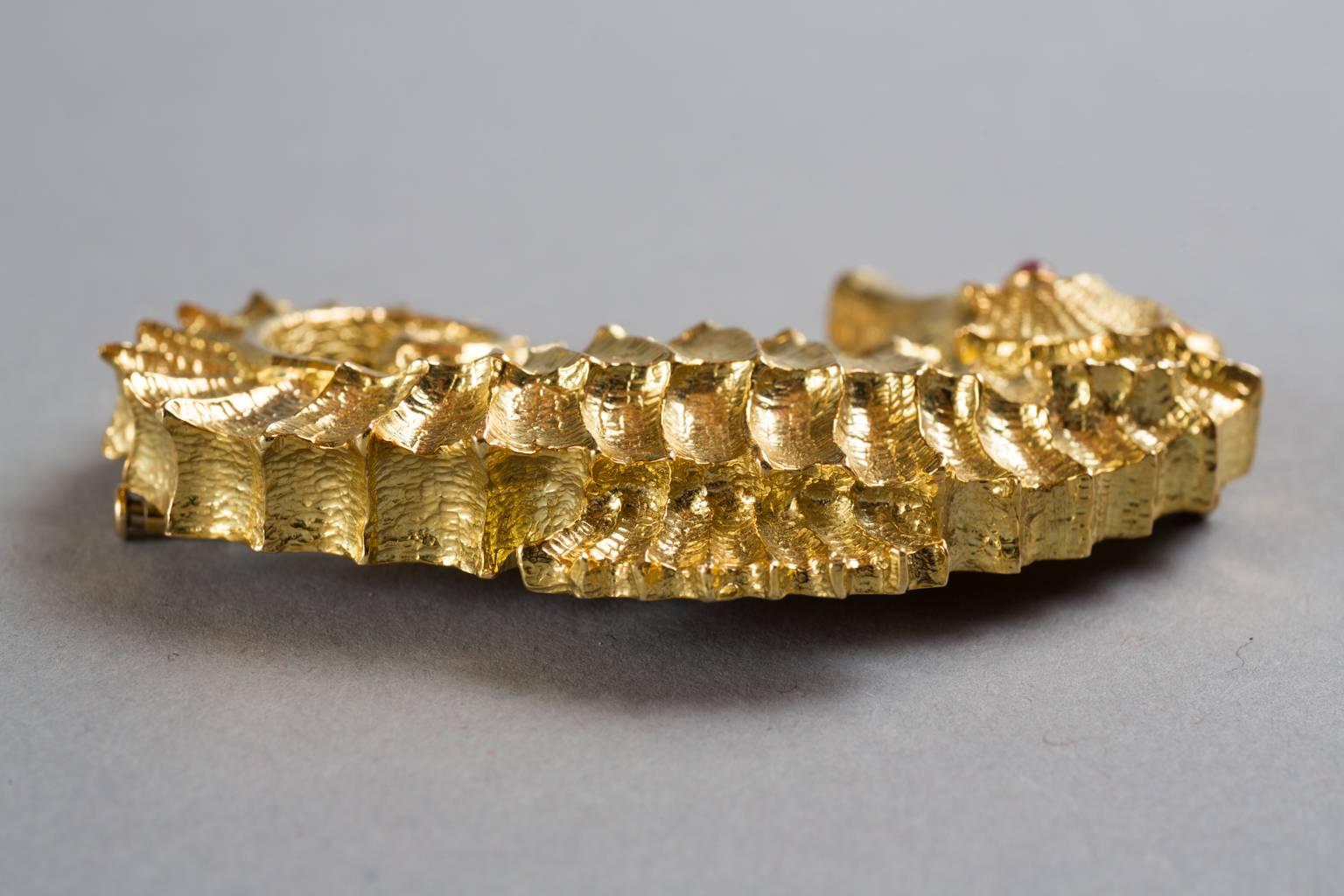 1970s David Webb Ruby Gold Seahorse Pin Brooch 1