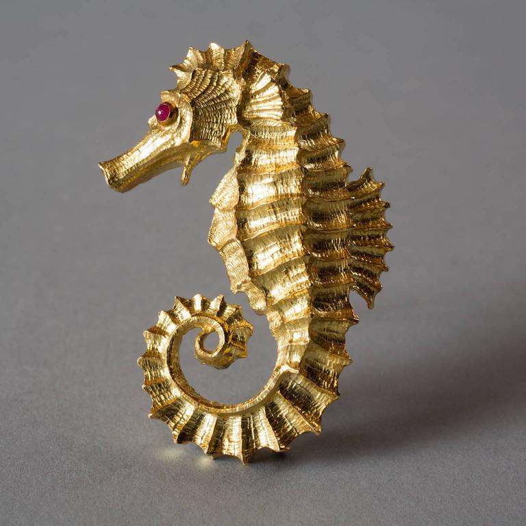 David Webb Seahorse pin, 18K gold with cabochon ruby eye.

USA, ca. 1970s
2.75 h x 2 w inches

18K yellow gold and cabochon ruby eye.

Stamped: {WEBB 18K}