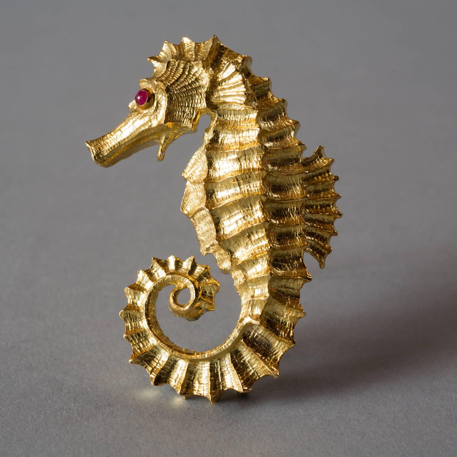 David Webb Seahorse pin, 18K gold with cabochon ruby eye.

USA, ca. 1970s
2.75 h x 2 w inches

18K yellow gold and cabochon ruby eye.

Stamped: {WEBB 18K}