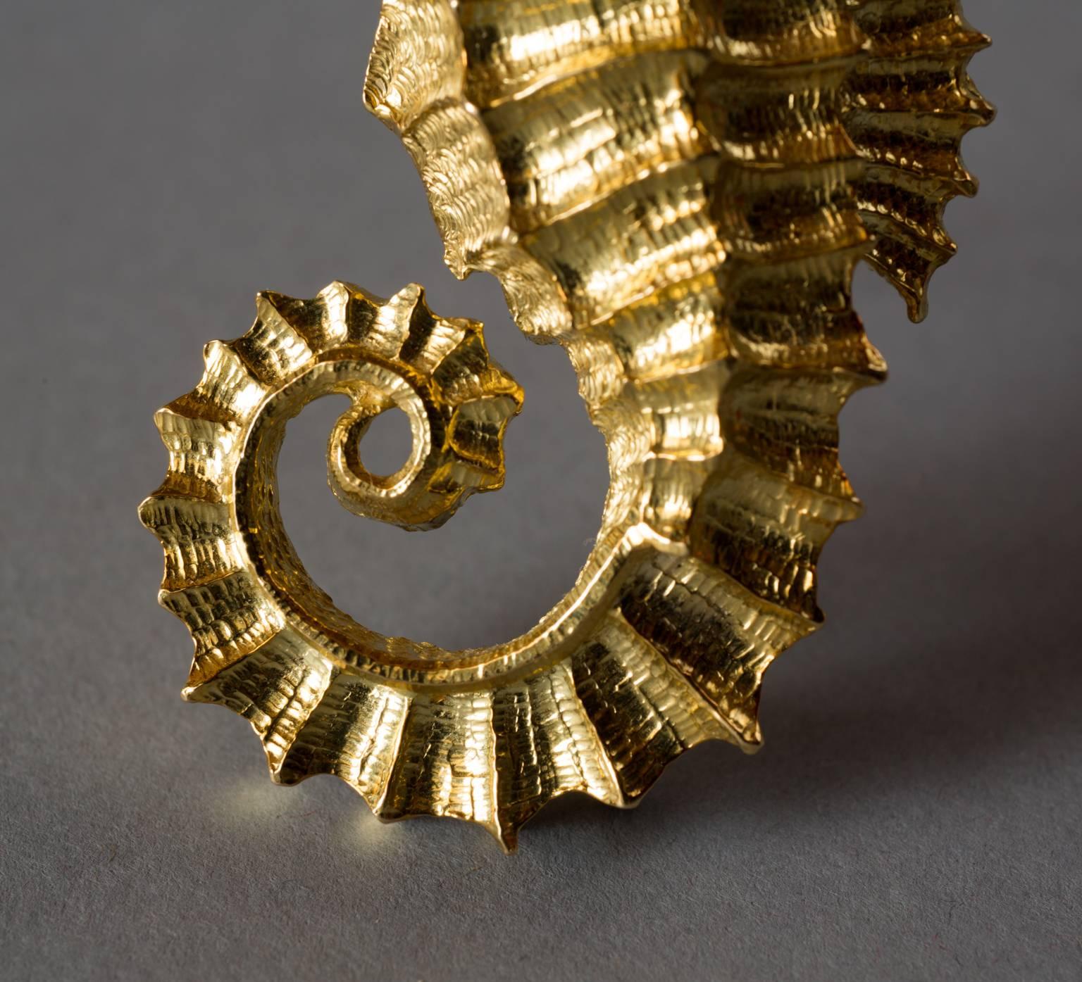 Women's or Men's 1970s David Webb Ruby Gold Seahorse Pin Brooch