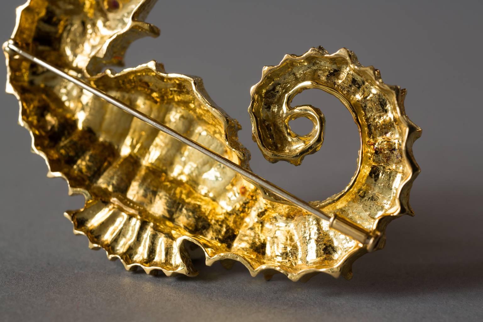 1970s David Webb Ruby Gold Seahorse Pin Brooch 2