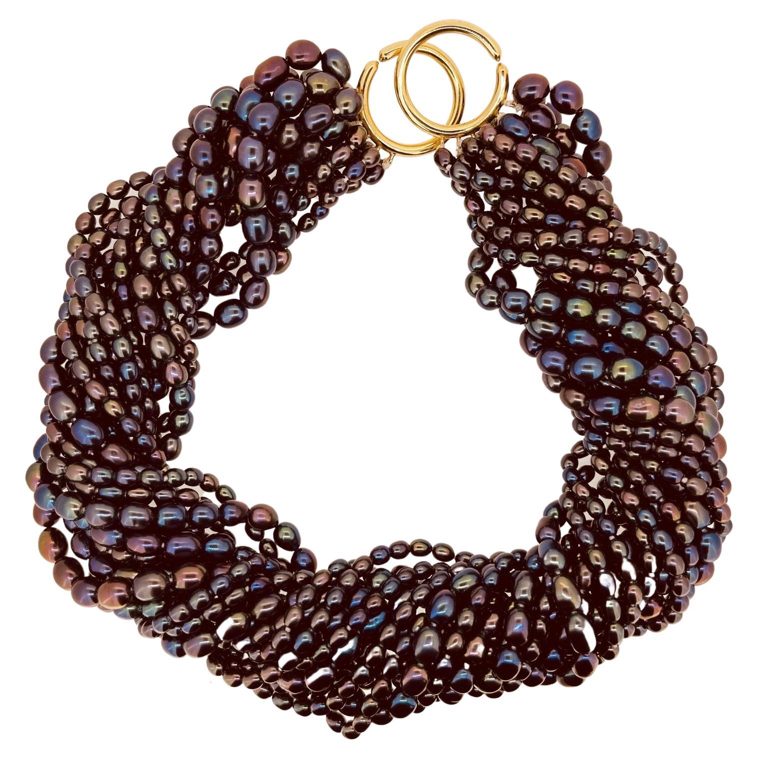 Collier de perles de culture noires teintes à plusieurs rangs avec fermetures en or 18 carats en vente
