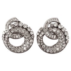 Vintage A Pair Of 10 Carats  Diamond Clip Brooches Mounted In Platinum. Circa 1930