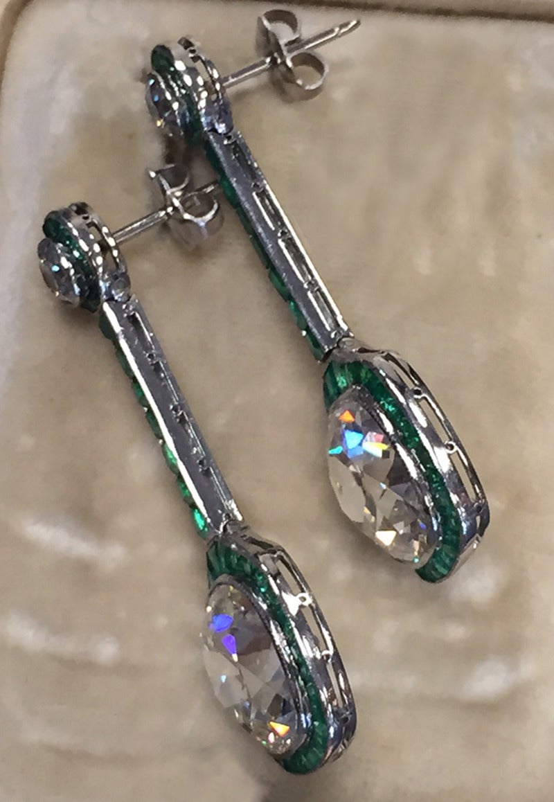 Art Deco Emerald Diamond Platinum Drop Earrings In Excellent Condition For Sale In Hartsdale, NY