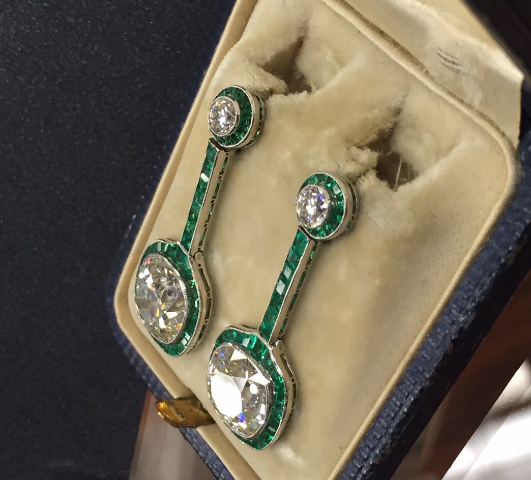 Art Deco Emerald Diamond Platinum Drop Earrings For Sale 3