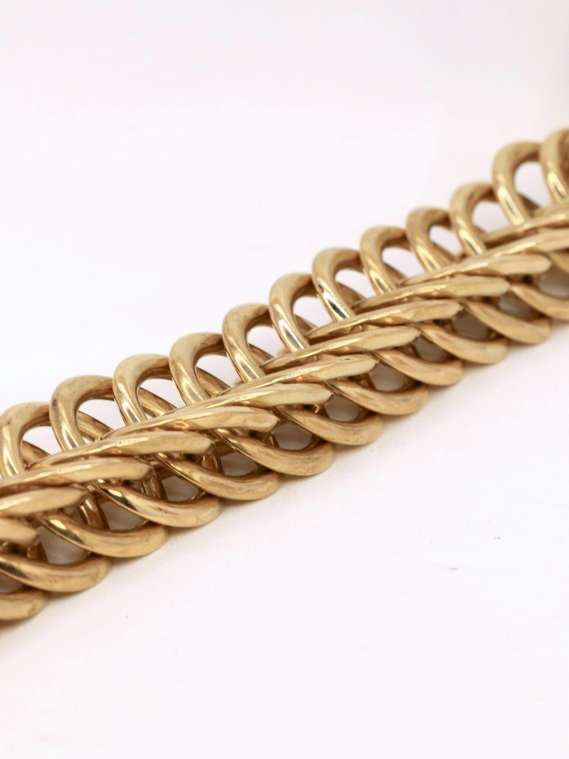 CARTIER Bracelet en or jaune à maillons en forme de coquillage en vente 2