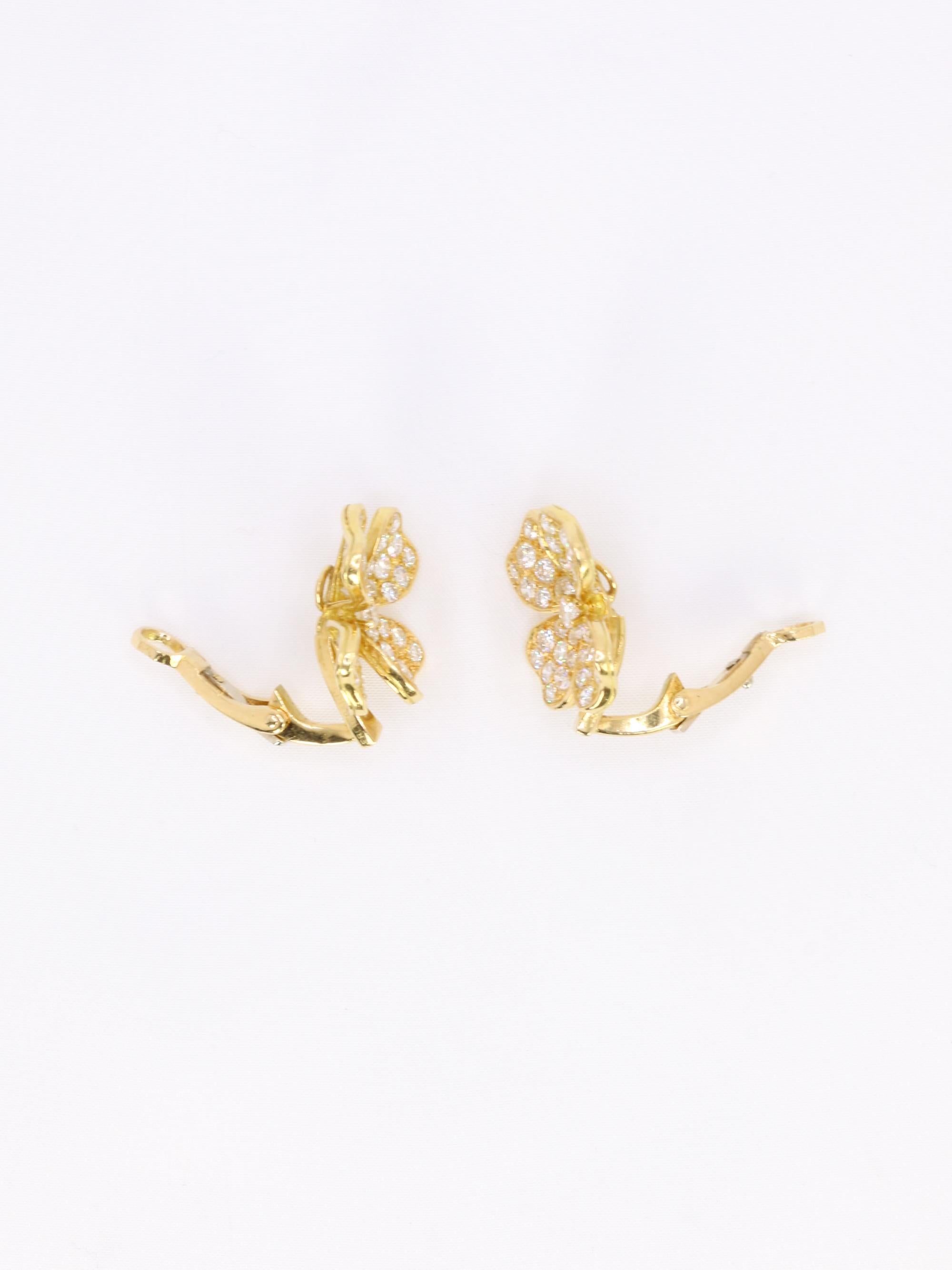 Boucles d'oreilles trèfle en or jaune avec diamants FRED en vente 1