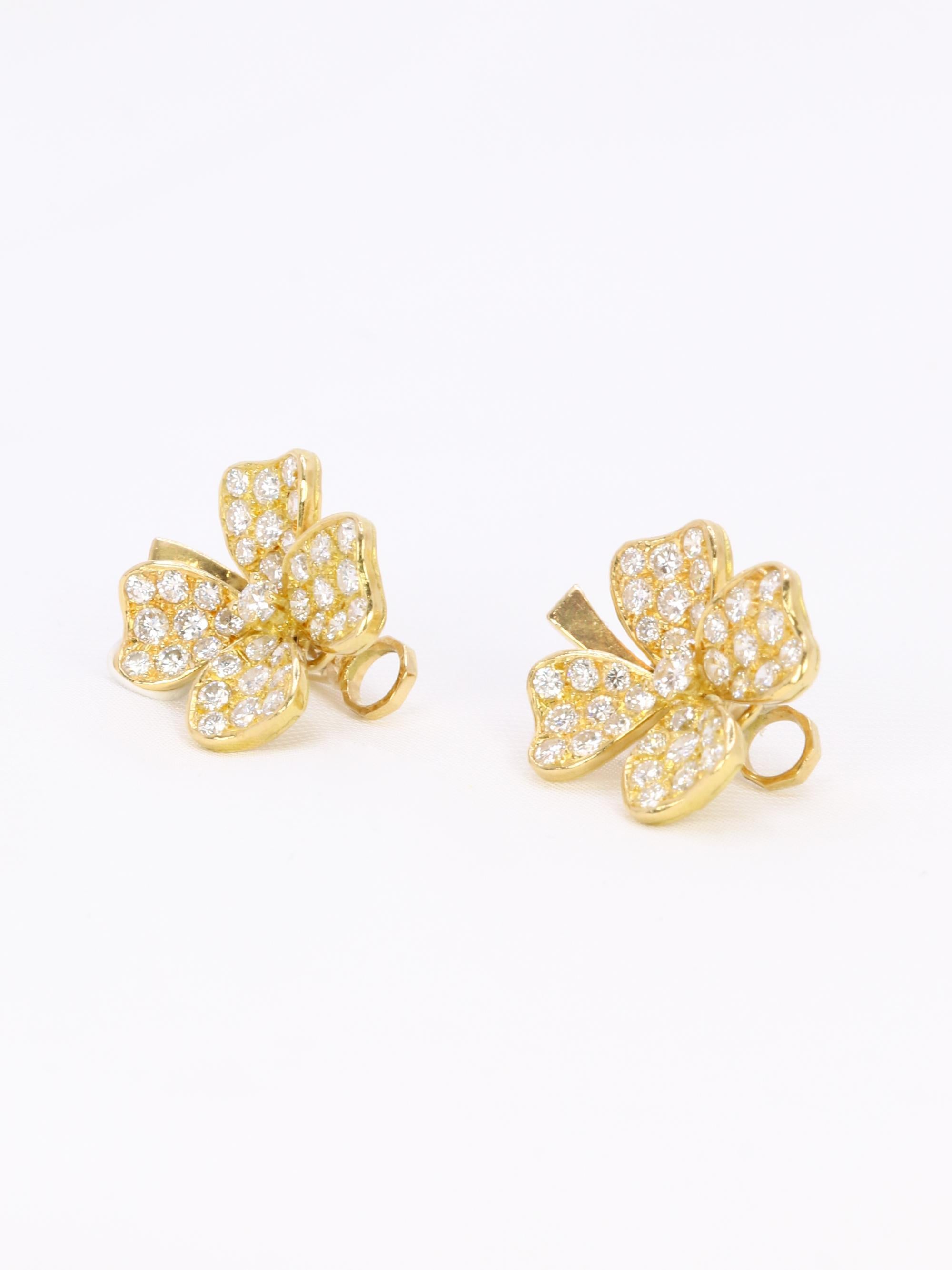 Boucles d'oreilles trèfle en or jaune avec diamants FRED en vente 3