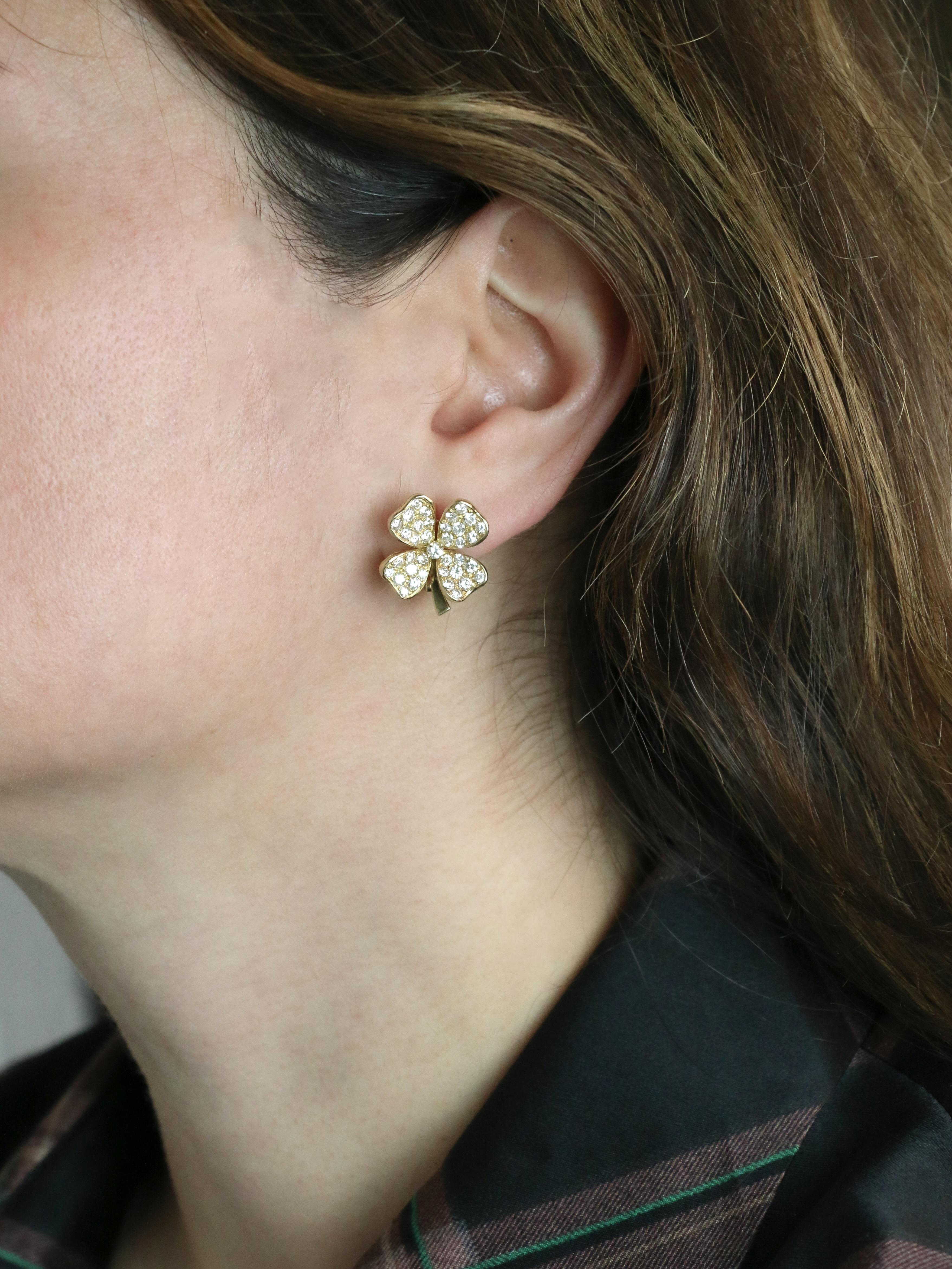 Boucles d'oreilles trèfle en or jaune avec diamants FRED en vente 4