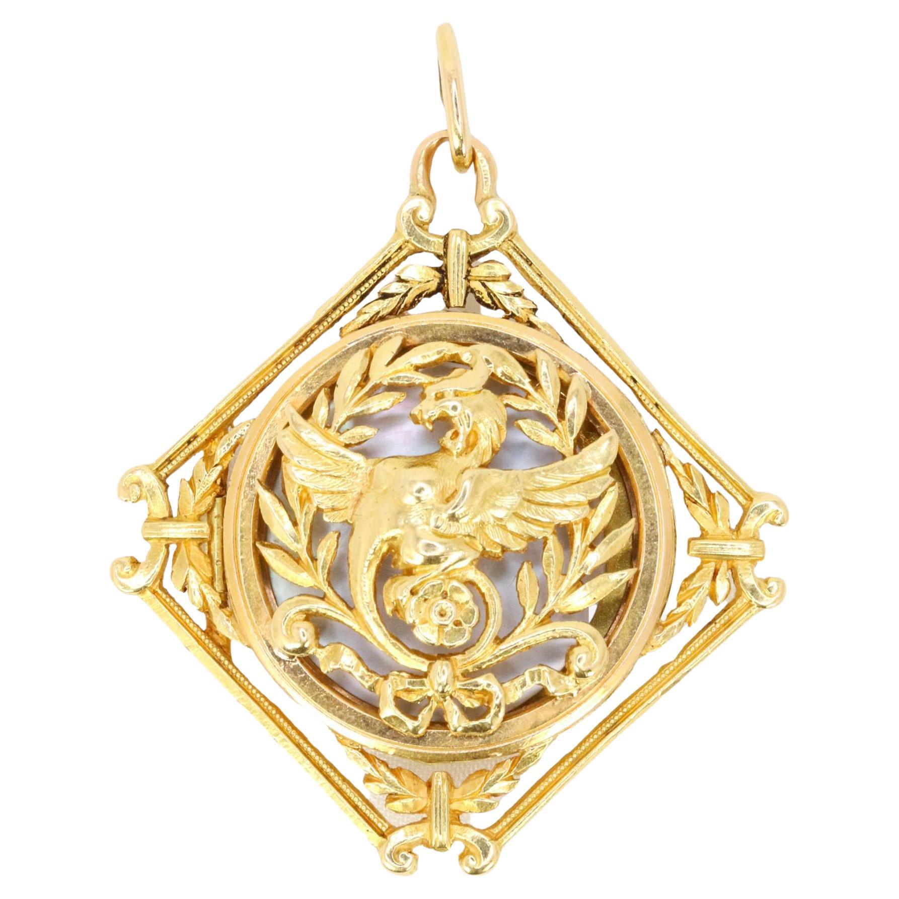 Ciondolo Chimera in oro giallo Art Nouveau in vendita