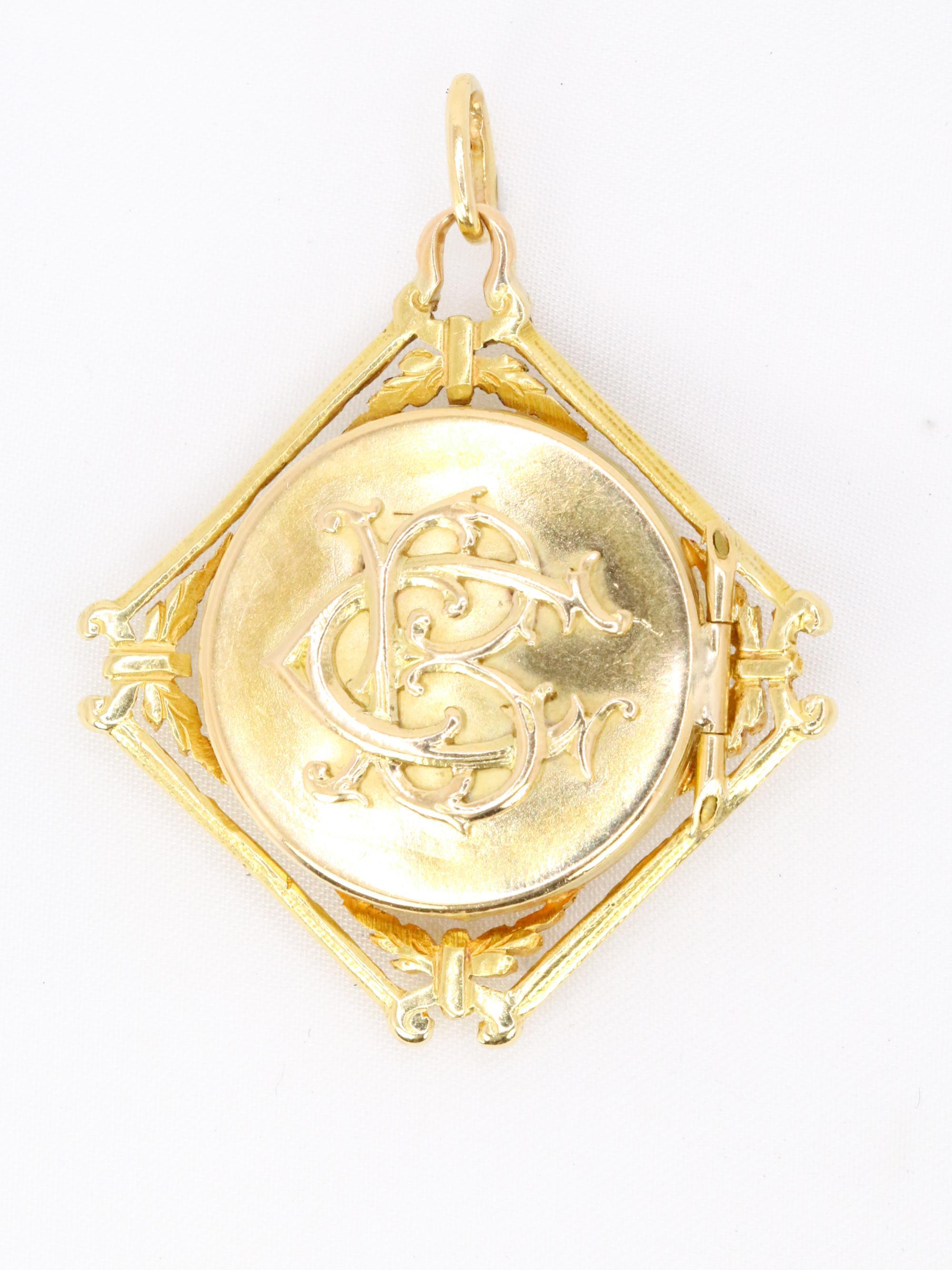 Quadrato Ciondolo Chimera in oro giallo Art Nouveau in vendita